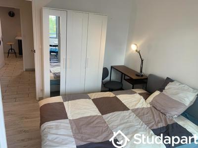 Chambre - 11 m² - 1 pièce