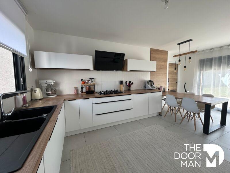 Maison - 200 m² - 7 pièces