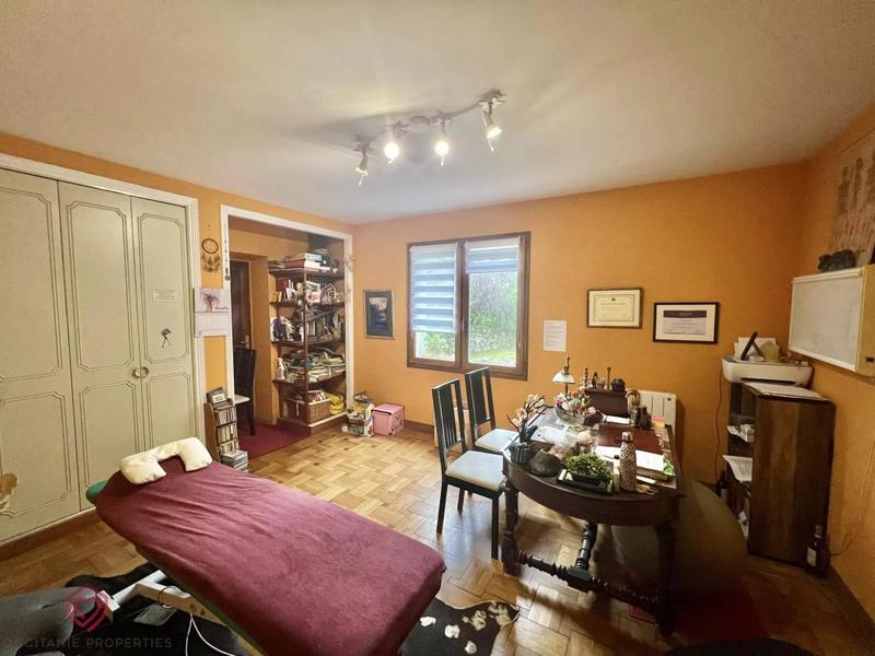 Maison - 310 m² - 9 pièces