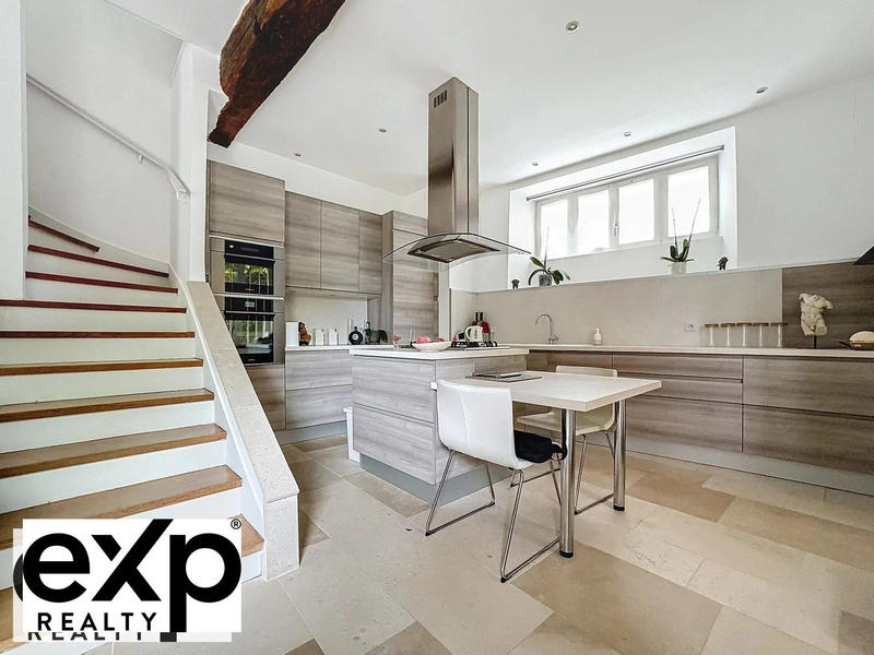 Maison - 195 m² - 6 pièces