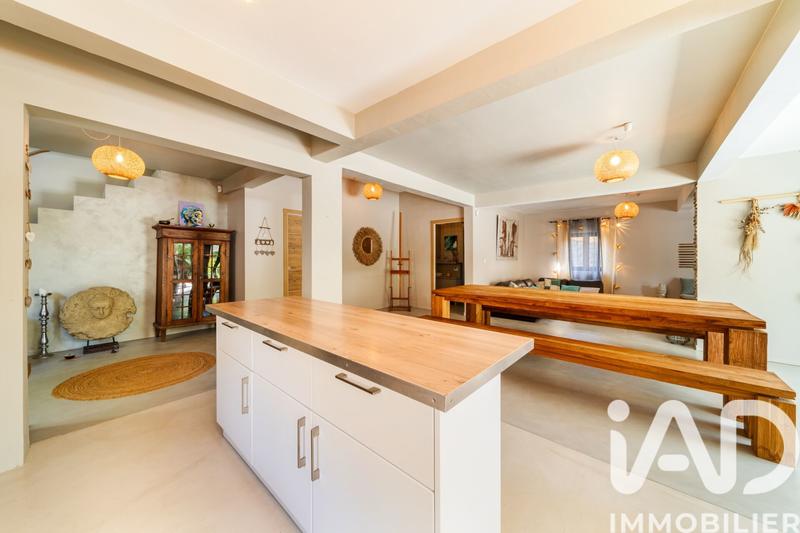 Maison - 255 m² - 8 pièces