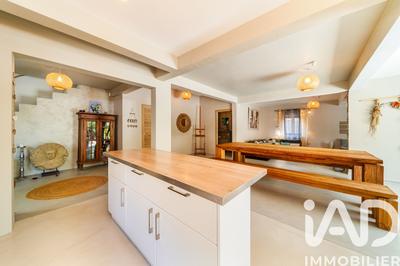 Maison - 255 m² - 8 pièces