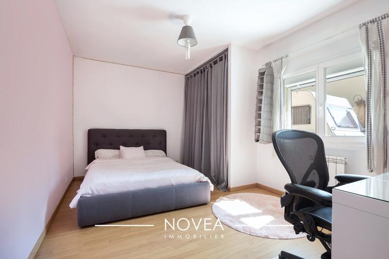 Maison traditionnelle - 259 m² - 8 pièces