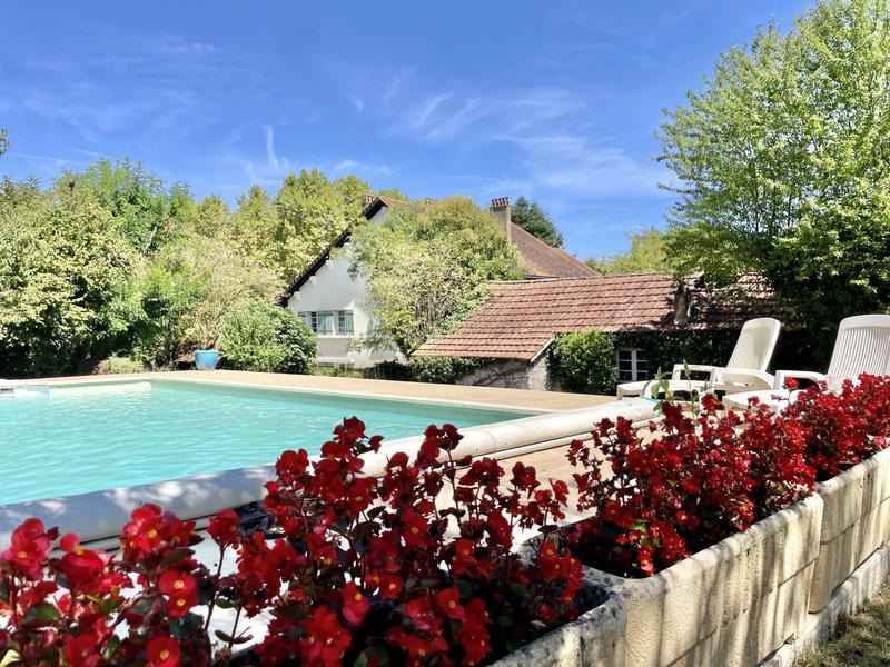 Maison traditionnelle - 236 m² - 9 pièces