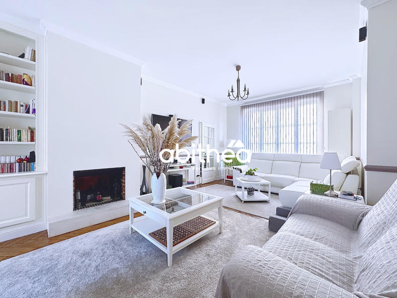 Maison - 318 m² - 8 pièces