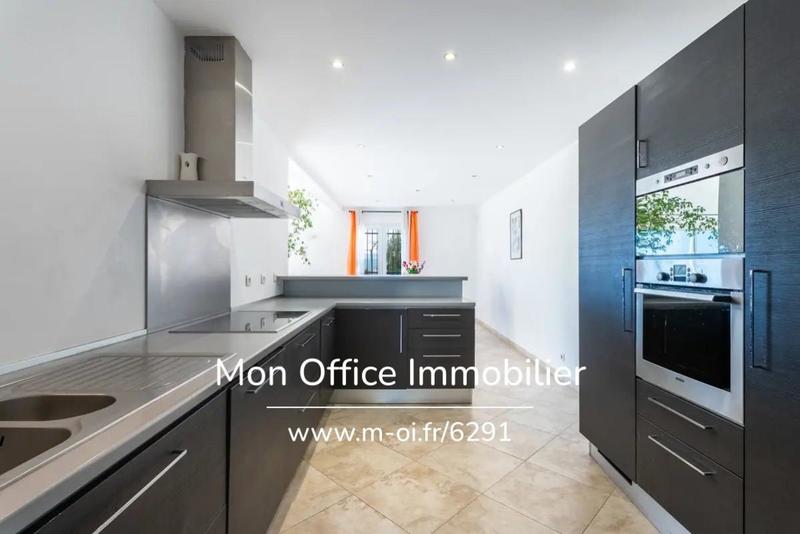 Maison - 220 m² - 6 pièces