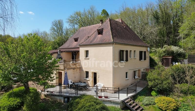 Maison - 222 m² - 8 pièces