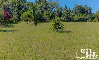 Terrain - 1 800 m²