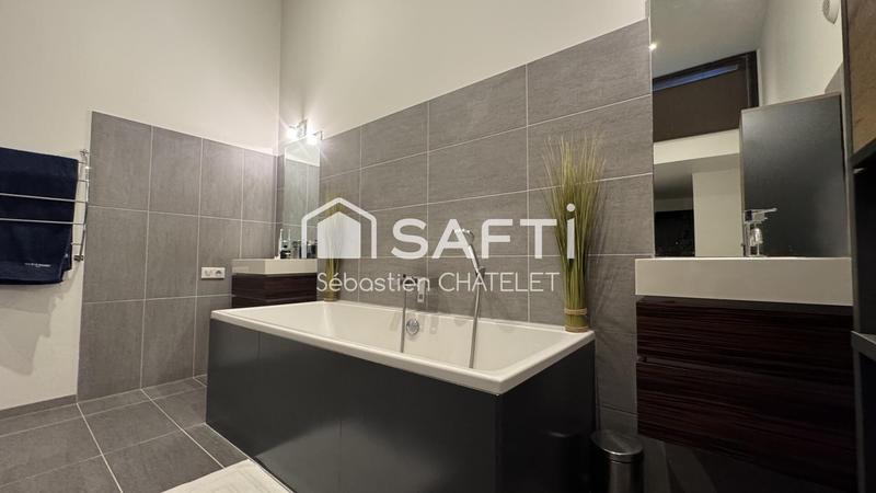 Loft - 177 m² - 5 pièces