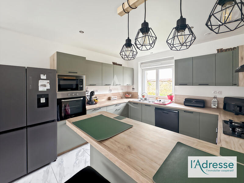 Maison - 212 m² - 8 pièces