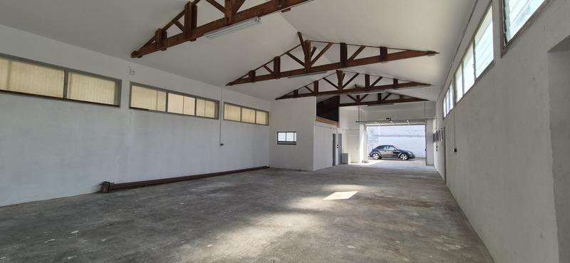 Entrepôt - 252 m² - 4 pièces