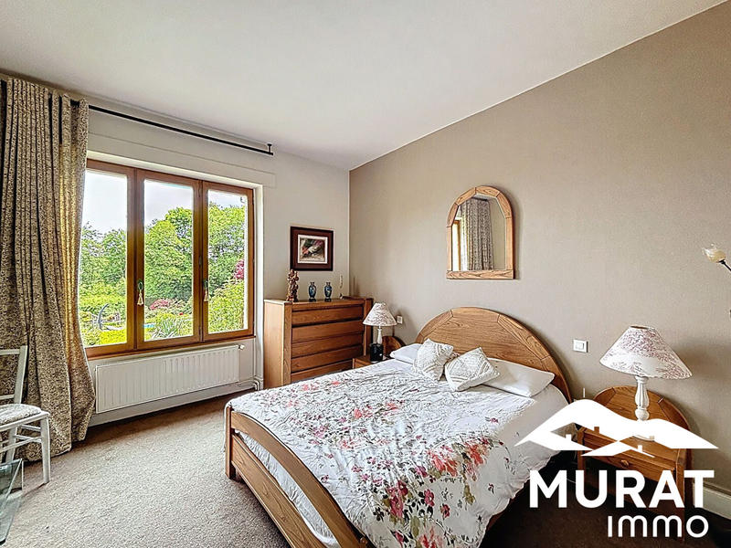 Maison - 242 m² - 9 pièces