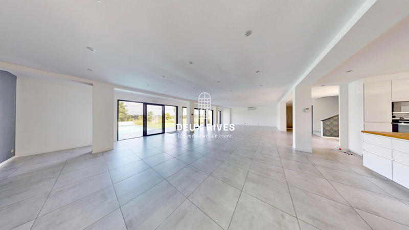Maison contemporaine - 350 m² - 10 pièces