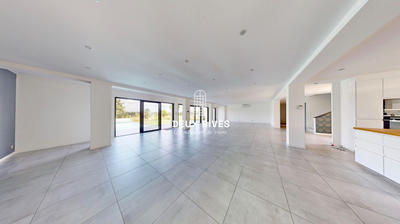 Maison contemporaine - 350 m² - 10 pièces