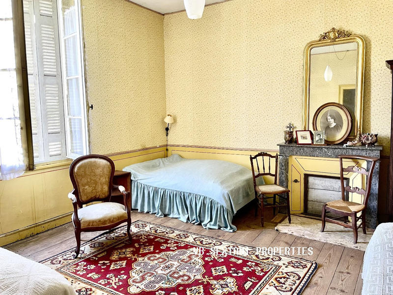 Maison - 300 m² - 9 pièces