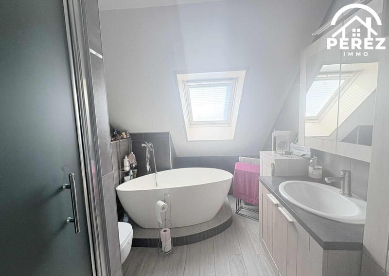 Maison - 90 m² - 5 pièces