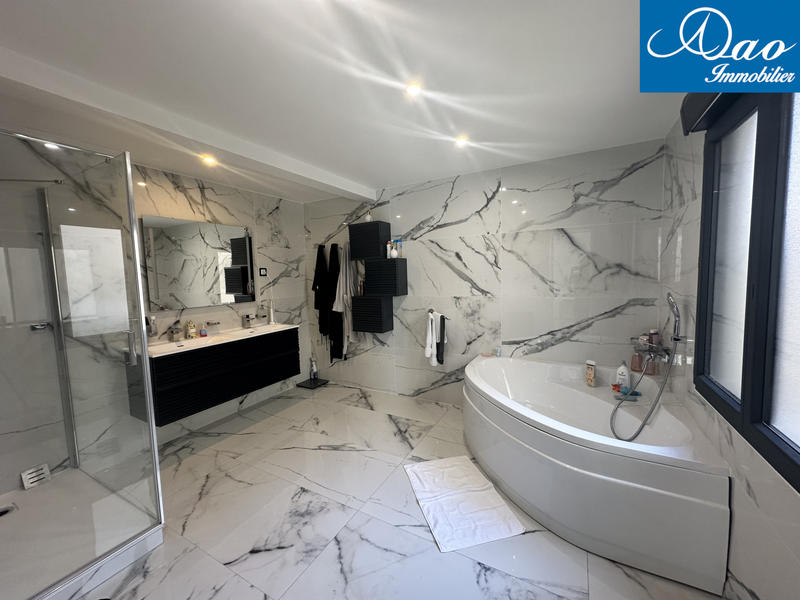 Maison - 290 m² - 6 pièces