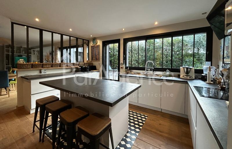 Maison - 177 m² - 7 pièces