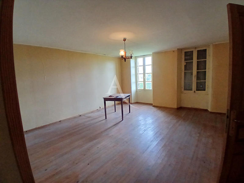Maison - 210 m² - 6 pièces