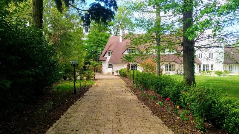 Propriété - 710 m² - 14 pièces