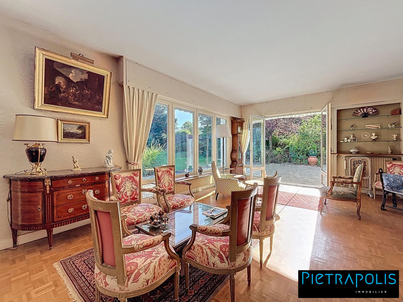 Maison - 250 m² - 8 pièces