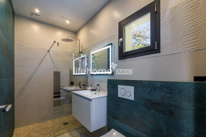 Villa - 234 m² - 5 pièces