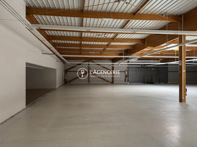 Local commercial - 1 181 m²