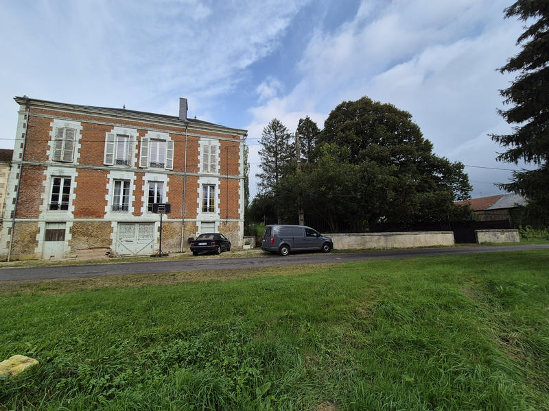 Maison - 430 m² - 12 pièces