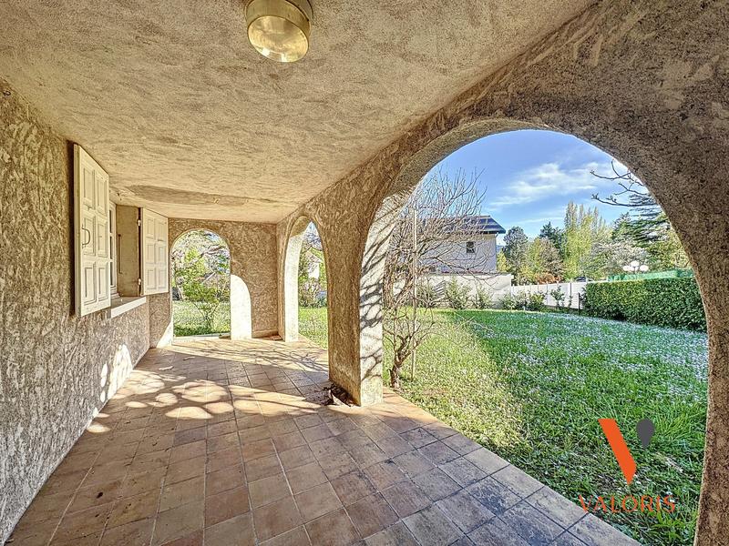 Maison - 201 m² - 7 pièces