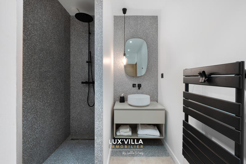 Mas - 210 m² - 5 pièces