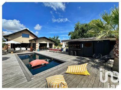 Maison - 250 m² - 7 pièces