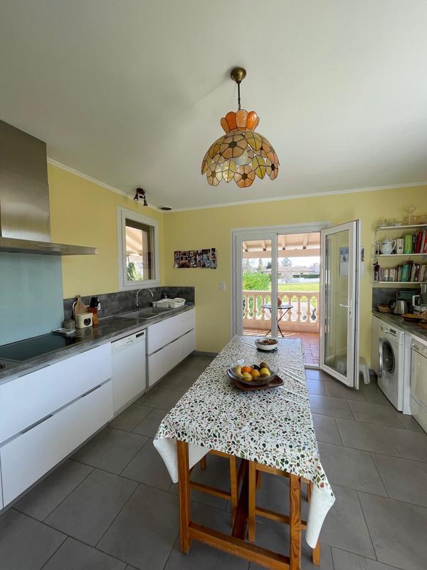 Maison - 212 m² - 7 pièces