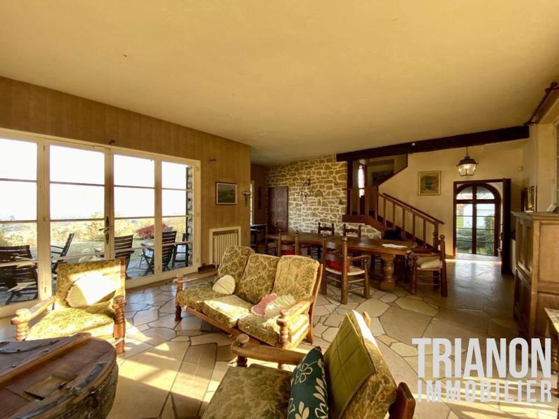 Propriété - 290 m² - 9 pièces