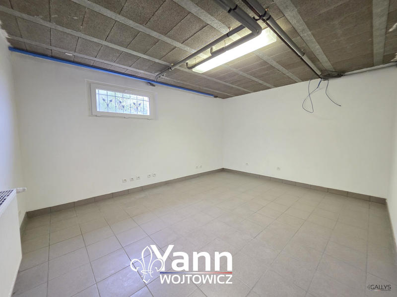 Maison - 231 m² - 7 pièces