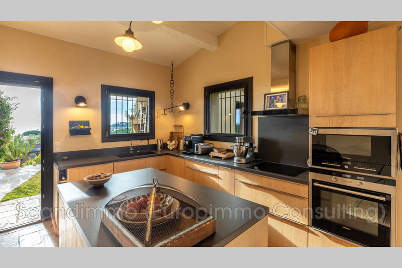 Maison - 180 m² - 5 pièces