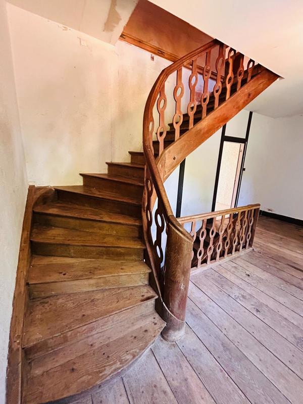 Maison - 420 m² - 12 pièces