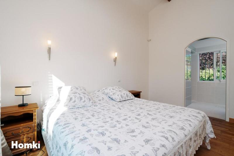 Maison - 227 m² - 8 pièces