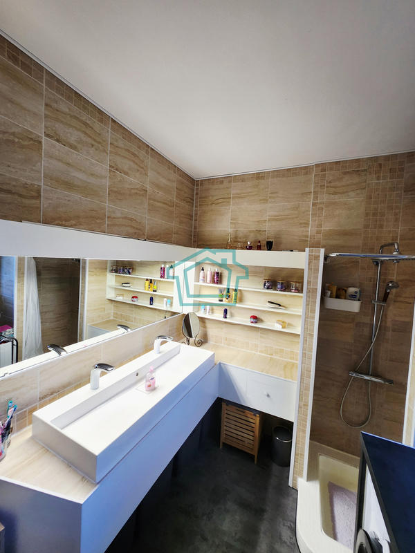 Maison - 144 m² - 7 pièces