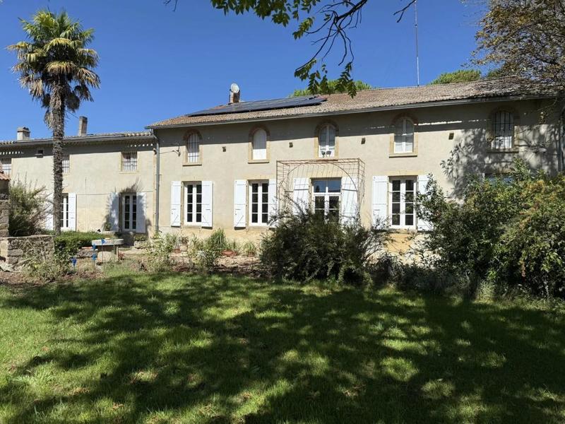 Maison - 295 m² - 9 pièces