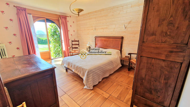 Demeure - 240 m² - 9 pièces