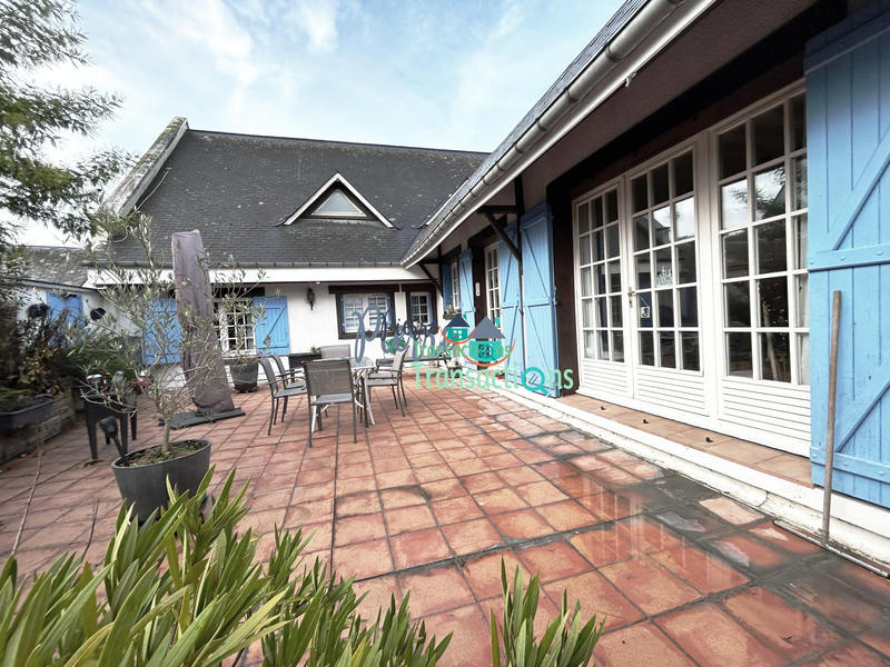 Maison - 236 m² - 7 pièces