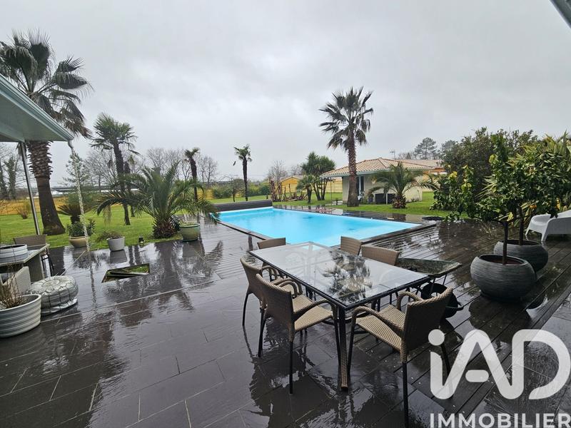 Maison - 251 m² - 5 pièces