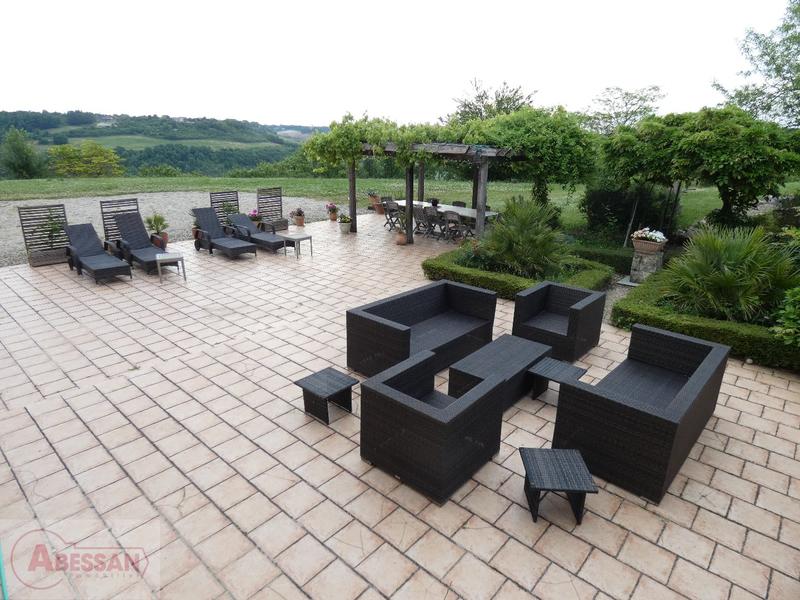 Propriété - 320 m² - 15 pièces