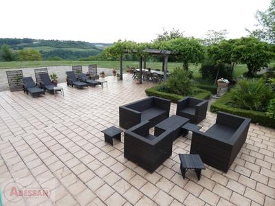 Propriété - 320 m² - 15 pièces