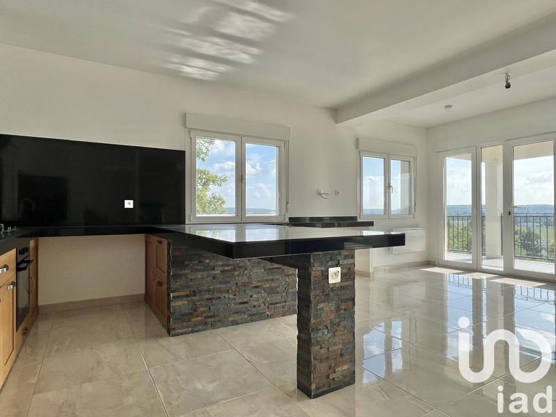 Maison - 200 m² - 8 pièces