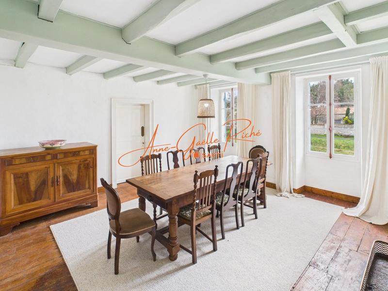 Propriété - 333 m² - 12 pièces