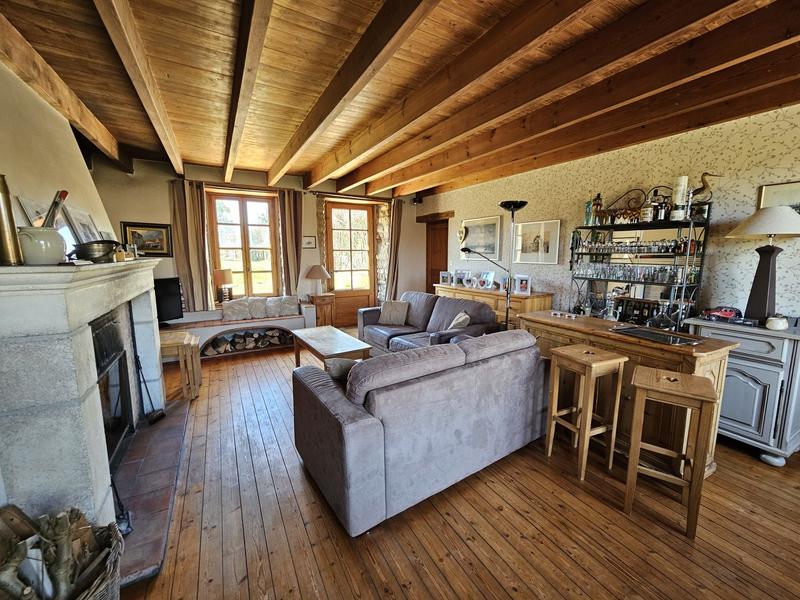 Maison - 240 m² - 6 pièces