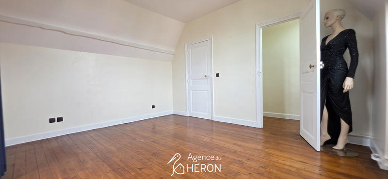 Maison - 240 m² - 9 pièces