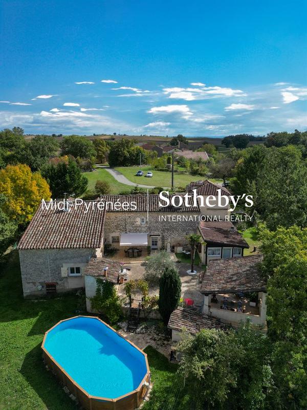 Maison - 387 m² - 11 pièces