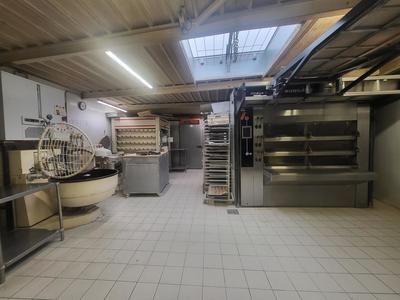 Local commercial - 300 m² - 5 pièces